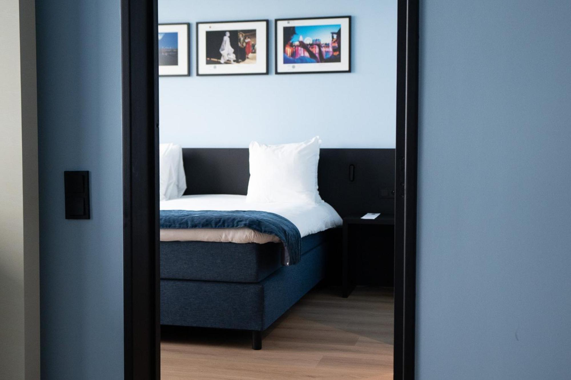 One-Bedroom Suite Sofa Bed Minifridge